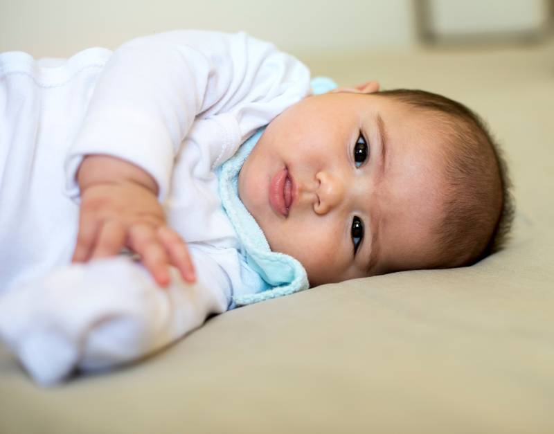 Soulager les pleurs et tensions de bébé grâce à l’ostéopathie pédiatrique à La Sauve